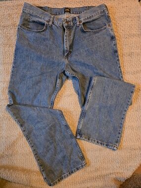 Lee Blue Denim Jeans – Classic Fit Everyday Style